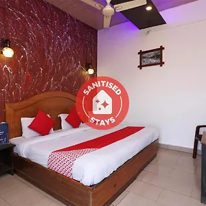 Oyo 73841 Amrit Residency Hotel
